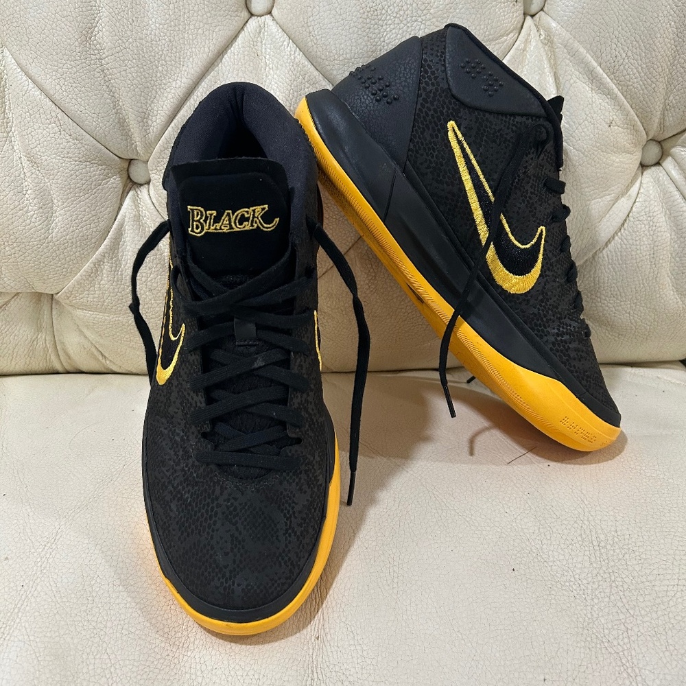 Cobra Kai set sneakers. Nike Kobe A.D. Mid BM ‘City Edition’ size: 9